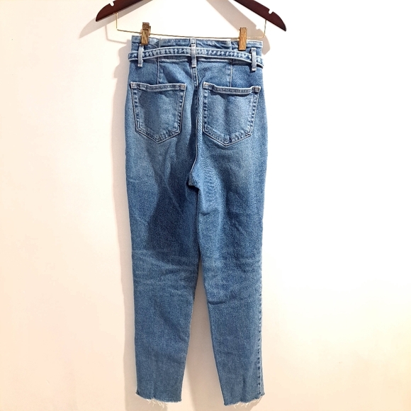 Hollister | ultra high rise mom jean Women's Blue Jean W23 L27 - Picture 6 of 10